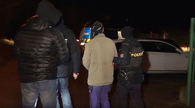 Brutální únos, pokus vraždy. Chlapce unesl mladík od domu, dobrovolně s ním nešel