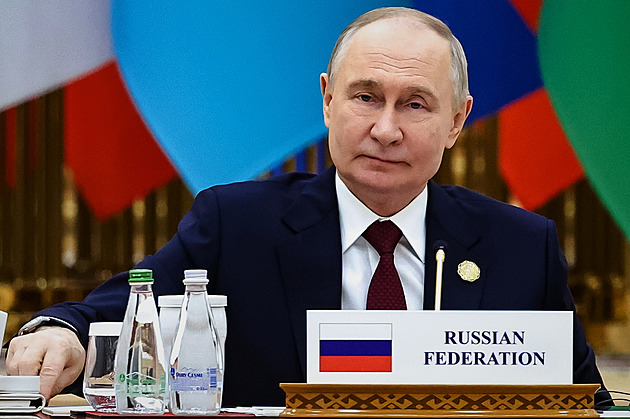 ANALÝZA: Putinův poker. Rusko se dělá silnějším, než je a Západ mu na to skáče
