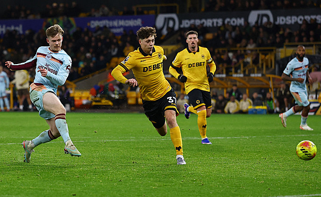 ONLINE: City slaví, Wolves opět prohráli. Tottenham ve šlágru hostí Liverpool