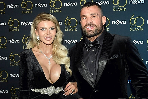 U Vémolů budou jíst kapra jenom lvi a krokodýl. Karlos si dá kuře