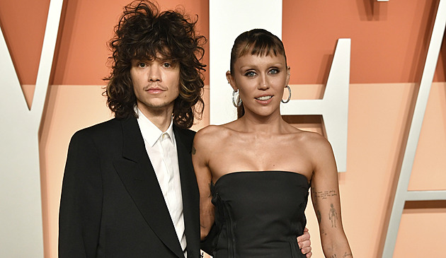 Chráním si, co sdílím, říká Cyrusová o utajení vztahu s mladším hudebníkem