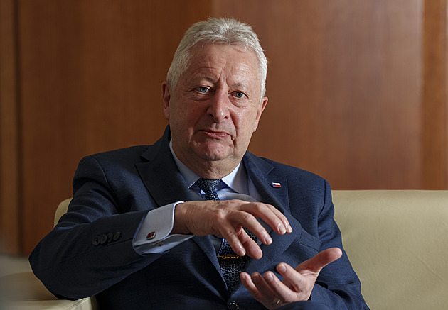 Zůna se už nemá vyjadřovat k Ukrajině. SPD ho nevymění. Zastal se ho i Pavel