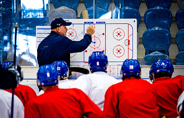 Show, karaoke a druhý den trénink. Dvacítku znovu čekají netradiční Vánoce