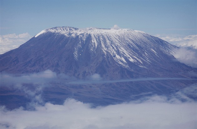 Při nehodě vrtulníku u Kilimandžára zemřeli dva čeští turisté