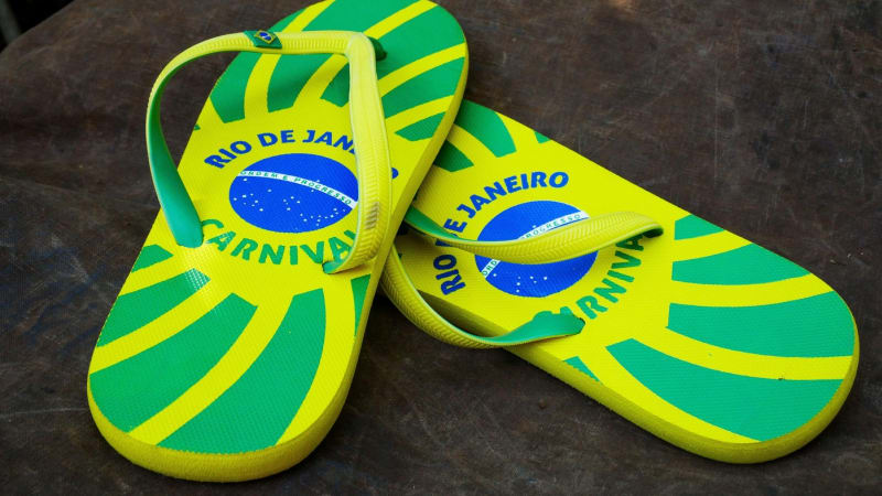 Politický boj o žabky v Brazílii: Syn exprezidenta vyzval k bojkotu značky