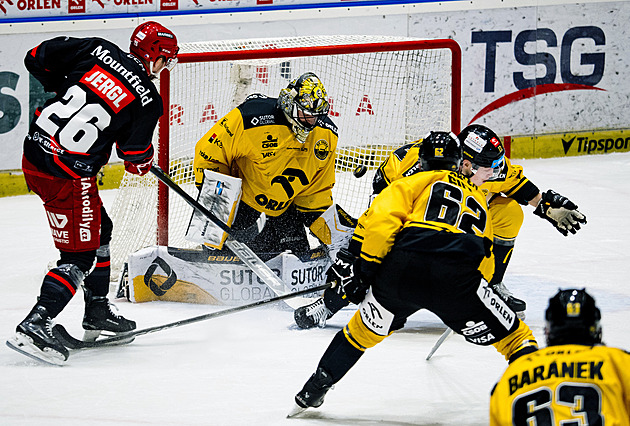 ONLINE: Litvínov zvyšuje v Hradci, Kladno ztrácí. Hraje se šlágr Pardubic s Třincem