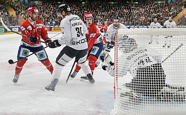 ONLINE: Sparta na Spengler Cupu hraje s Helsinkami, bleskově opět vede o dvě trefy