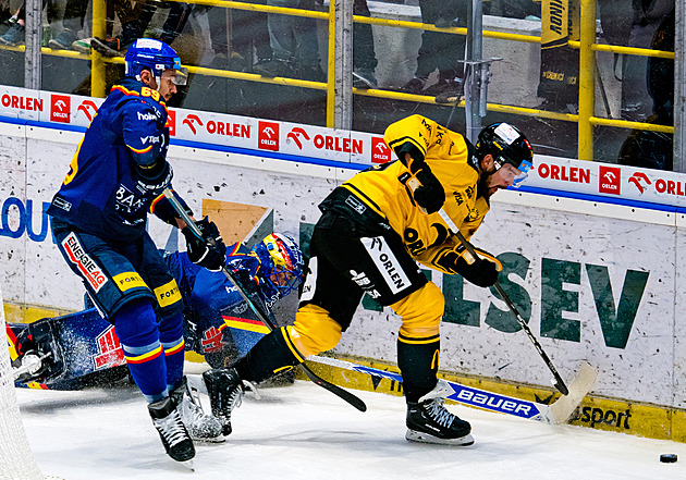 ONLINE: Litvínov hostí Budějovice, Kometa vyzve Pardubice. Třinec poprvé bez Motáka