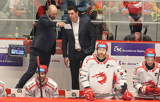 Třinec bez Motáka zdolal Kladno, Dynamo porazilo Kometu. Slaví Litvínov i Hradec