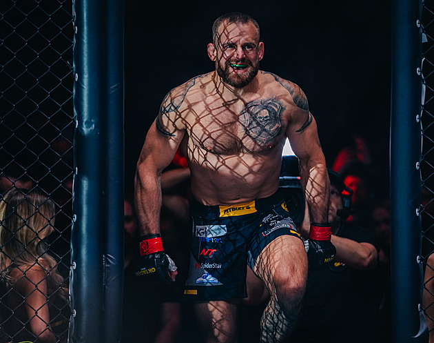 Kincl zničil Pukače, Dvořák padl. Obr Fleury obhájil titul a přijal výzvu: Škvora