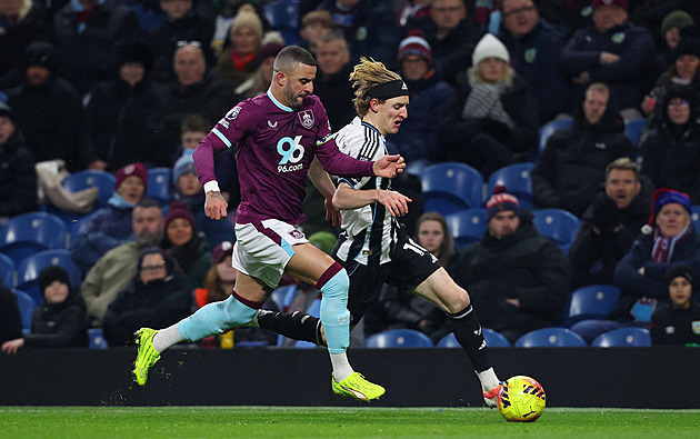 ONLINE: Aston Villa hraje o první místo na Arsenalu, vede Newcastle