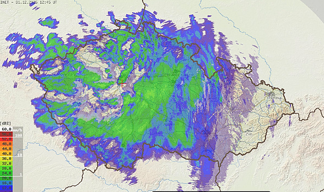 Na většině území Čech už sněží, místy intenzivně. Na horách napadne až 15 cm