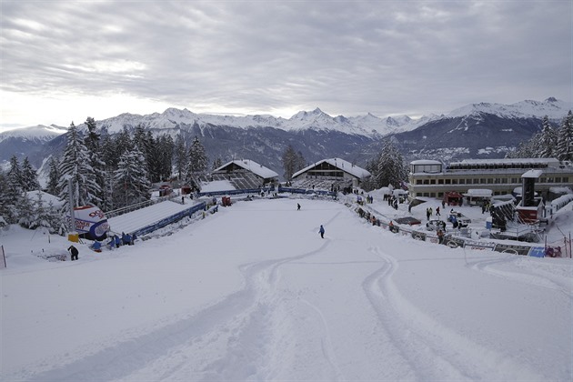 Švýcarským lyžařským střediskem otřásl výbuch baru, zemřelo několik lidí