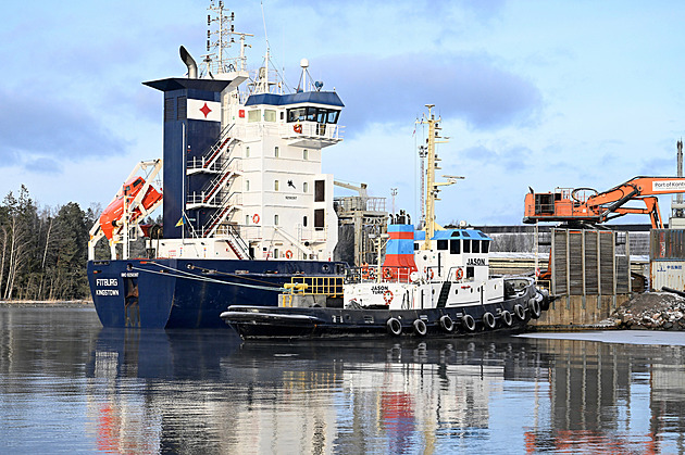 Loď zadržená kvůli poškození kabelu přepravovala ruskou ocel, tvrdí Finsko