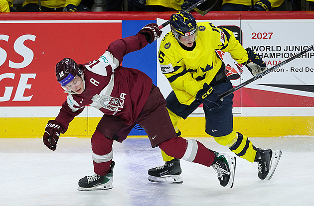 Kanadští junioři přejeli na MS Slováky 7:1, Finové vyřadili z boje o medaile Američany
