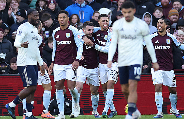 ONLINE: Aston Villa slaví, West Ham vyzve Wolverhampton. Večer Arsenal