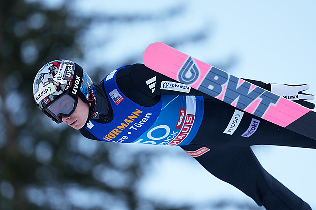 Tak špatné, až je to trapné. Mistr světa Lindvik raději odstoupil z Turné