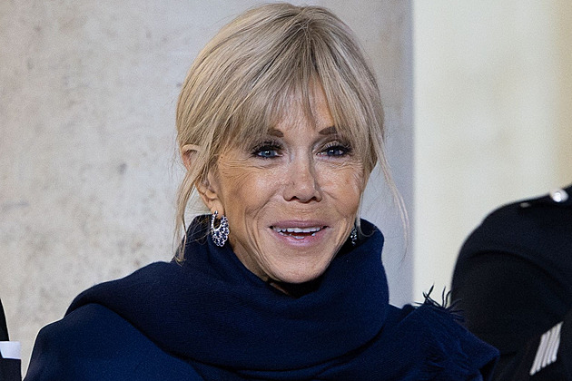 Že se Macronová narodila jako muž? Soud v Paříži rozdal tresty