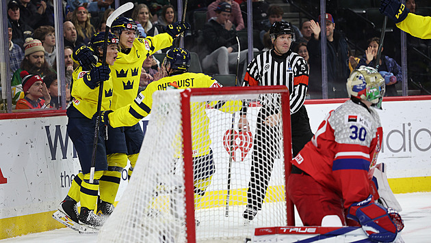 ONLINE: Česko - Švédsko 1:3. Junioři ještě živí naději, při risku v šesti skóruje Jiříček