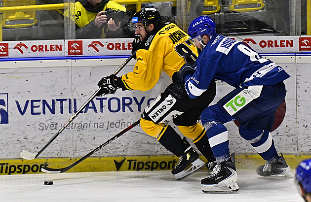 ONLINE: Litvínov vede nad Kladnem, Kometa prohrává. Sparta hostí Pardubice