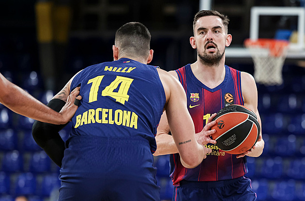 Barcelona se vzpamatovala, Maccabi porazila s velkou pomoci Satoranského