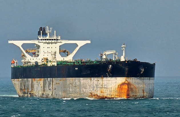 USA se chtějí zmocnit pronásledovaného tankeru, Rusko k němu vyslalo ponorku