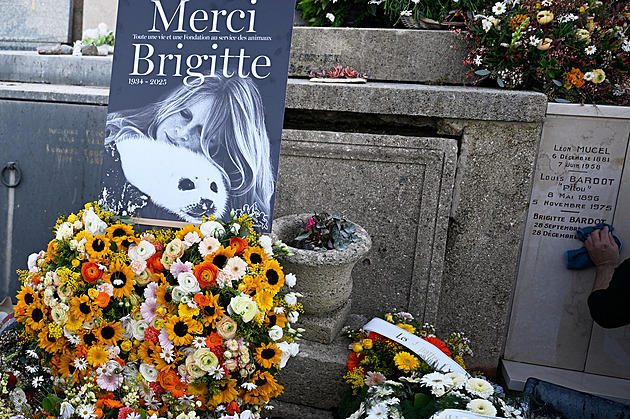 OBRAZEM: Merci Brigitte! Francie se rozloučila se svou legendární Bardotovou