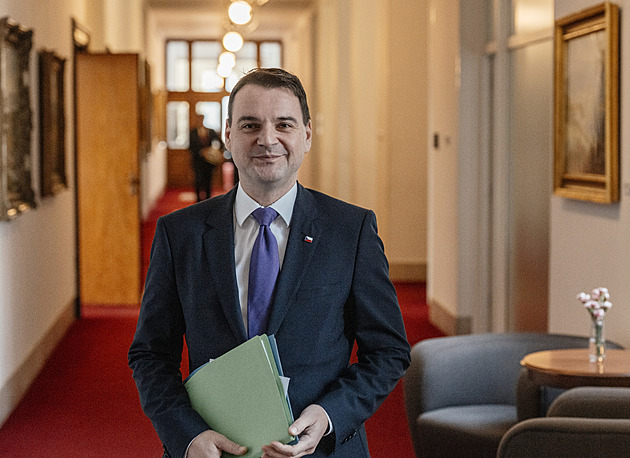 Pavel znepokojil Motoristy, trvají na Turkovi. Není to jeho vláda, řekl Macinka