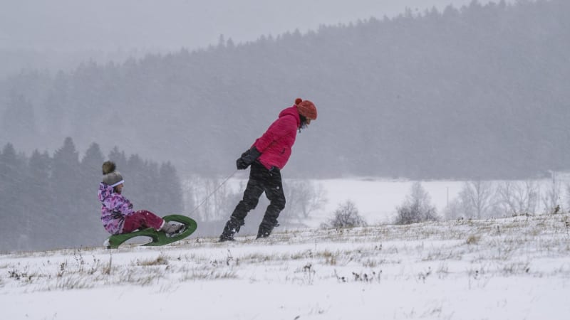 Na Česko se řítí sněhová nálož: Zlom přijde v ranní špičce. Kde bude nejhůř?