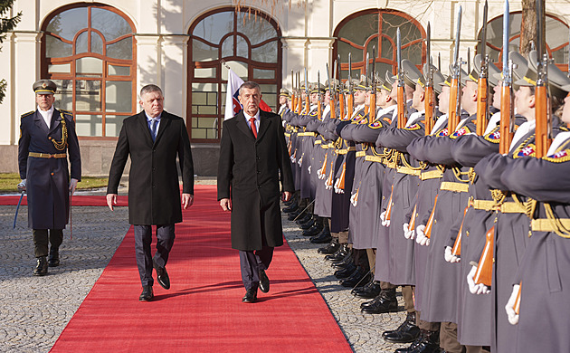 Fico přivítal Babiše s vojenskými poctami, chtějí obnovit společná vládní jednání
