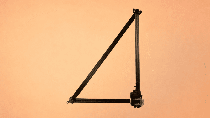 Před 67 lety vynalezlo Volvo tříbodový pás. Nyní jej vylepšuje a ukázalo pásy, které nehodu předvídají