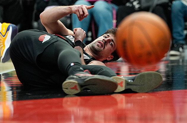 Krejčí marně hledal rytmus z trojky, 
Portland ale při návratu opory vyhrál