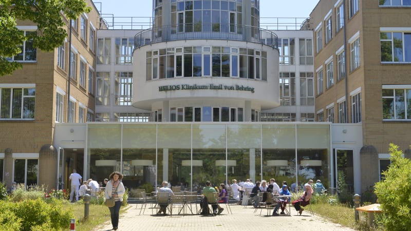 Lůžko zachvátily plameny, pacientka tragicky zemřela. Smrt na německé klinice vyvolává otázky