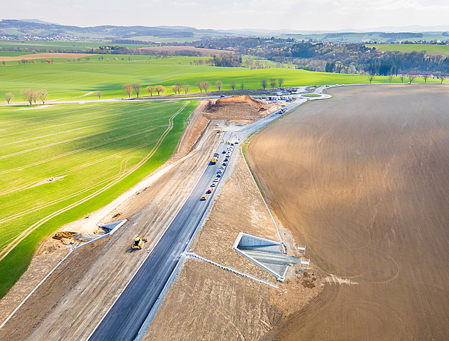 Dálnice u Fryštáku se může otevřít v červnu. Dokončení opět ohrožuje žaloba spolku