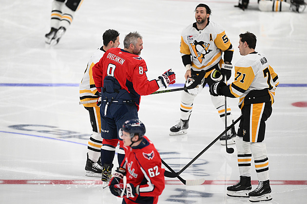 NHL v obýváku. Malkin si na návštěvě zahrál hokej s další generací Ovečkinů