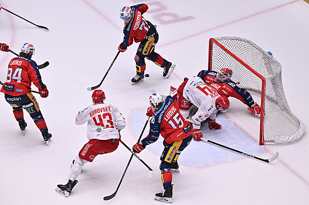 Hrát jako v NHL, nebo se úplně změnit. Na Lauka nejsou zvyklí, je to škoda, říká táta