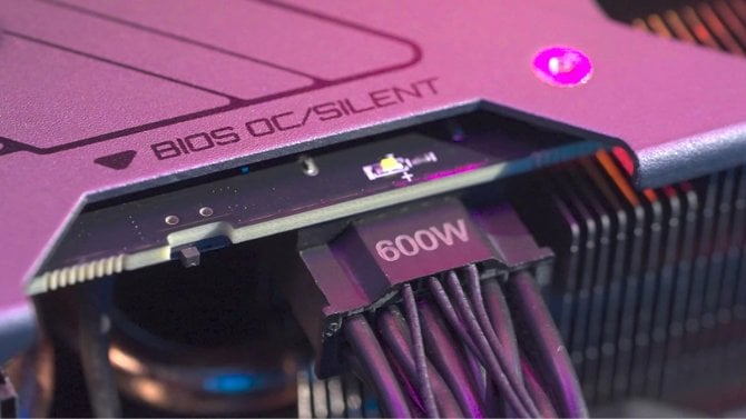Časovaná bomba 12V-2×6: Youtuberovi už se spálily konektory na dvou grafikách, ironicky GeForce i Radeon