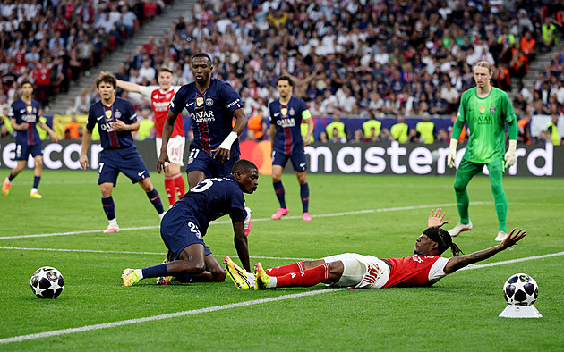 Měl Arsenal v prodloužení finále kopat penaltu? Pískat se dala, tvrdí Arteta