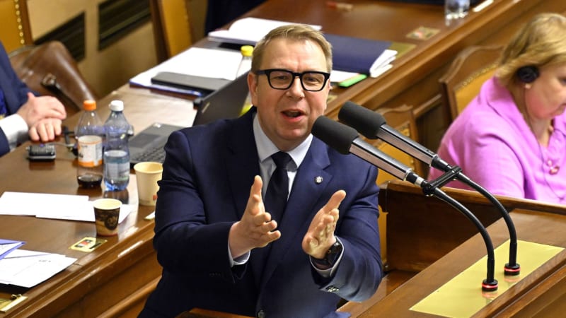 Vyšší rodičovská dostala zelenou, rozhodla Sněmovna. Poslanci teď budou řešit, koho se má týkat
