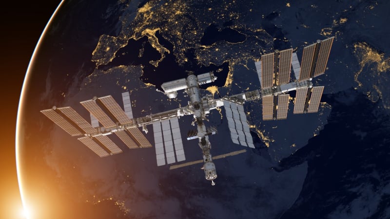 Poplach na Mezinárodní vesmírné stanici: Astronautům uniká kyslík, připravují se na evakuaci