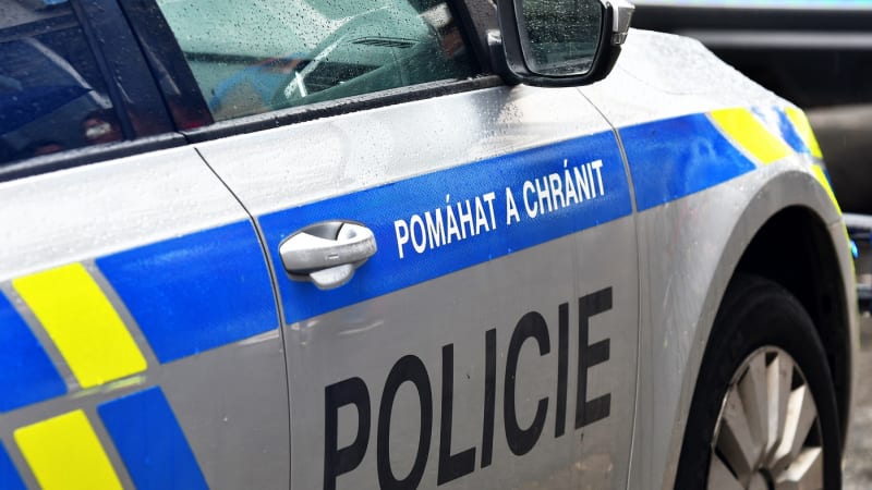 Osobní vůz se na Kutnohorsku čelně srazil s kamionem. Auto skončilo na střeše, řidič zahynul