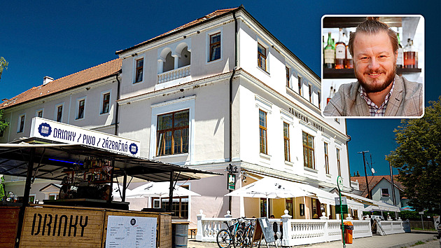 Podnikatel známý ze Zrádců prodává hotel, manželka na videu neotřele láká na koupi