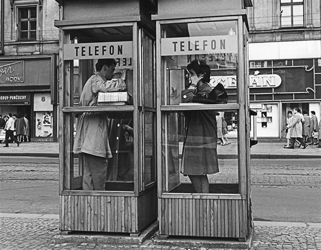 Telefonní budky sloužily v Česku přes sto let, poslední zmizela teprve nedávno