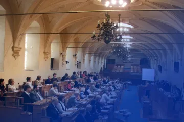 Senát schválil zvýšení rodičovského příspěvku