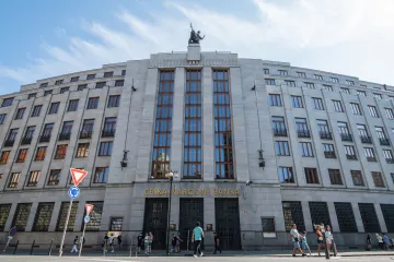 Policie zadržela zaměstnance ČNB, který údajně z banky ukradl desítky milionů