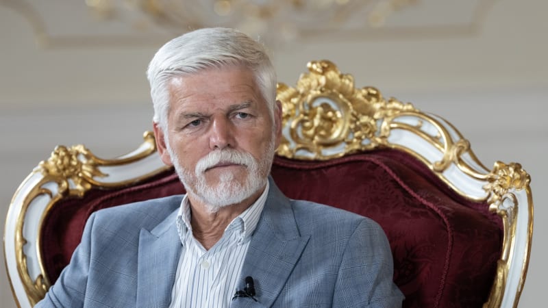 GLOSA: Pavel připouští návrat monarchie aneb Panovnický plnovous hlavy státu 