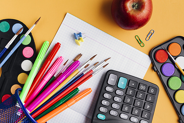 Škola klepe na dveře. Sešity seženete za dvě kačky, nákupy vyřešíte jediným e-mailem