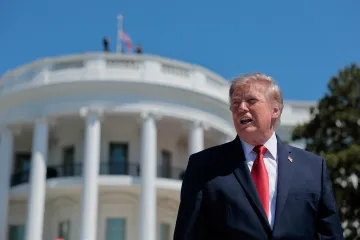 Trump vyhlásil ekonomickou válku Íránu. Pohrozil všem, kdo by Teheránu pomáhali