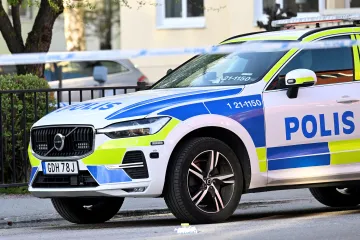 Útočník s mečem zaútočil na švédskou střední školu a zranil několik lidí