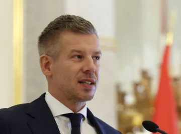 Magyar bilancuje sto dní v úřadu. Jeho kabinet postupně demontuje Orbánův systém